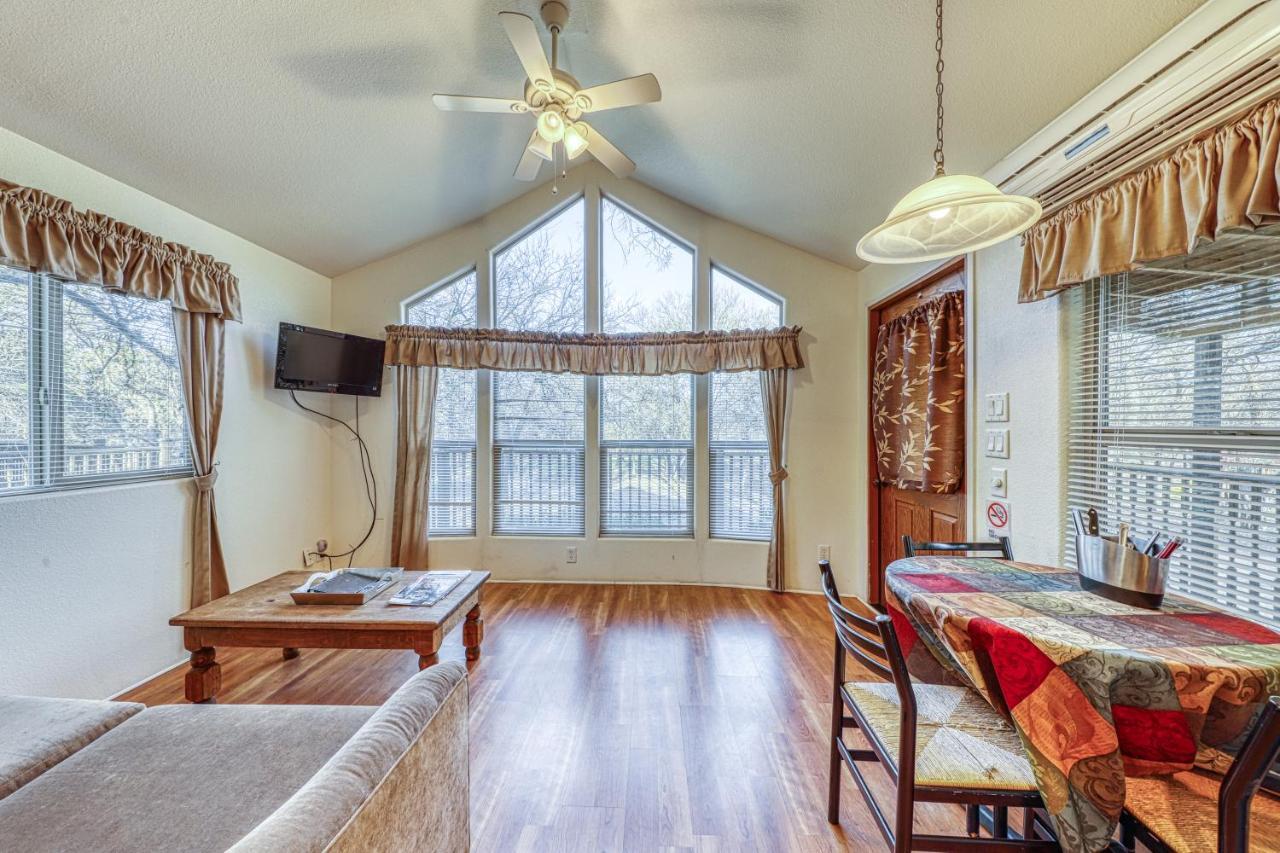 The Pecan @ Mendelbaum Winery Guest Cabins Villa Fredericksburg Exteriör bild