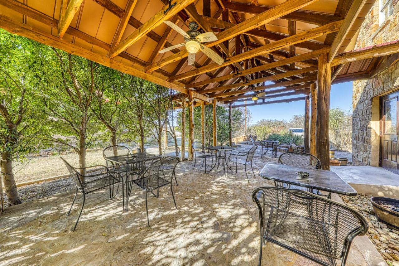 The Pecan @ Mendelbaum Winery Guest Cabins Villa Fredericksburg Exteriör bild